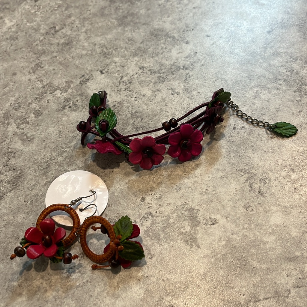 Newgenuine Leather Dangle Flower Earrings And Bracelet
